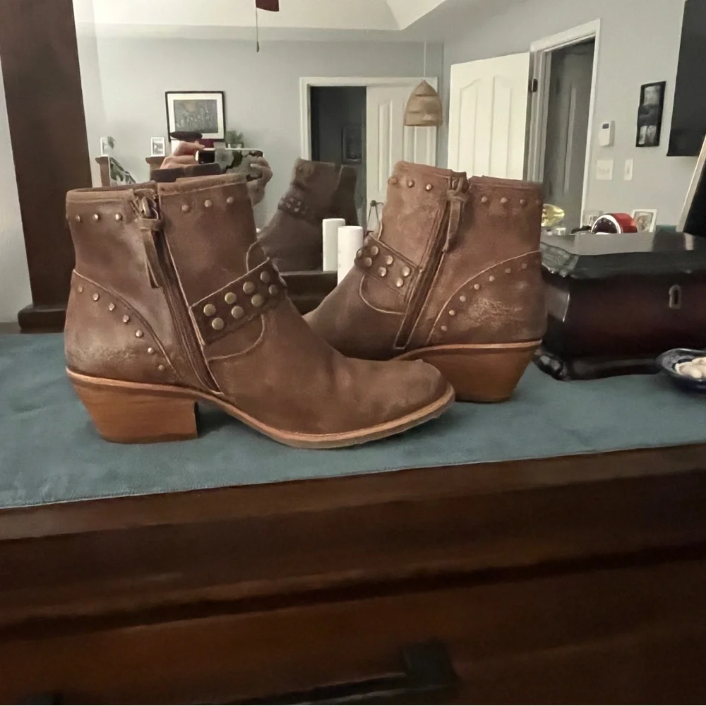 SOFFT Women’s Distressed Leather Boots Size 7.5 - Picture 9 of 9